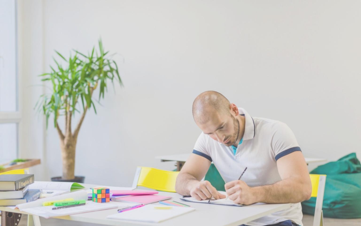 Espace de travail moderne illustrant la croissance d'entreprise